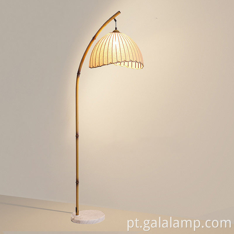 luxury-curved-floor-lamp-for-reading-nook